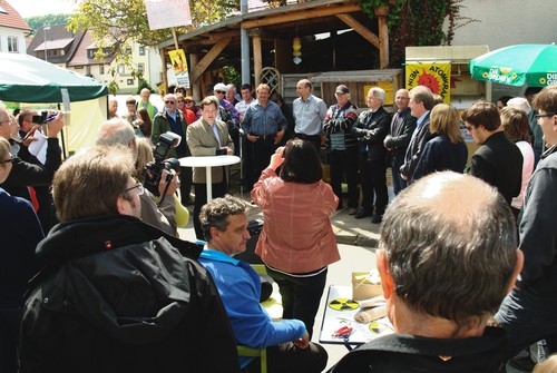 Der prominenteste Besucher, Minister A. Bonde, war das begehrteste Fotobjekt.